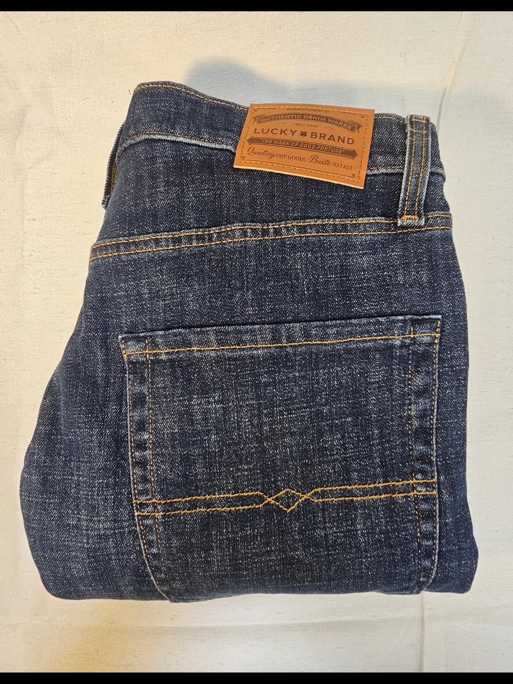 Lucky Brand Men's Indigo Straight 223 Jeans with Contrast Stitching Size 33x30